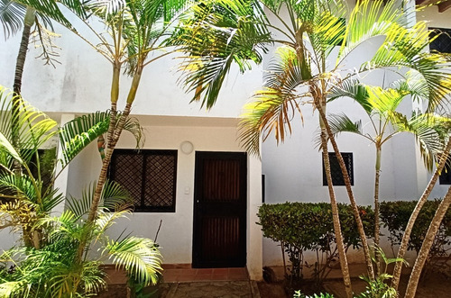 Imagen 2 de 8 de Townhouse Vacacional. Maneiro - Isla De Margarita