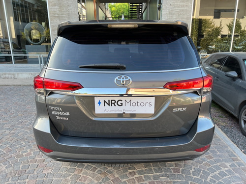 Imagen 6 de 15 de Toyota Hilux Sw4 Tdi Srx At L16 2018