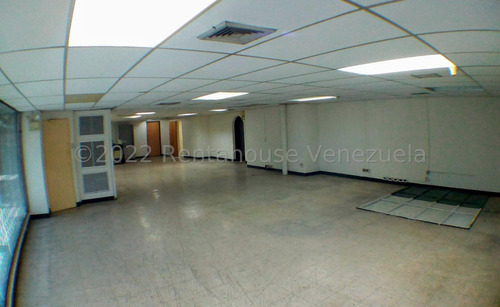Boleíta Norte !! Fabuloso Local Comercial, 348 M2, Amplias Oficinas, 4 Baños, Espectacularmente Mantenido, Fachada De Ladrillos, 7 Puestos De Estacionamiento.