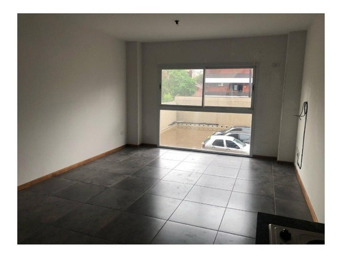 Imagen 3 de 9 de Monoambiente En Venta En Moron Centro