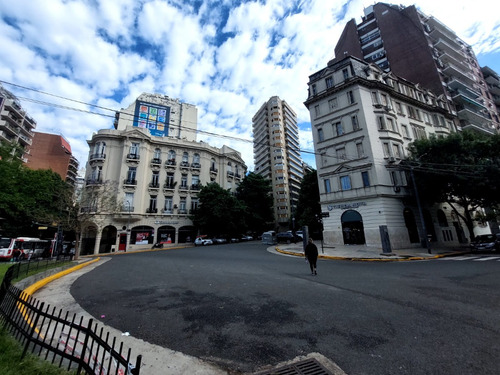Dueño Directo - Semi Piso En Espectacular Y Única Esquina Edificio Patrimonial Al Estilo Academicista De Alejandro Bustillo En La Isla.
