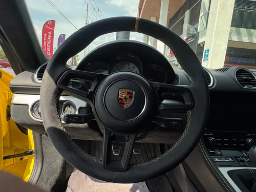 Porsche Gt4 Amarillo 2020