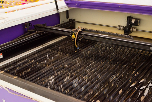 Máquina De Corte A Laser Com 2 Agulhas.
