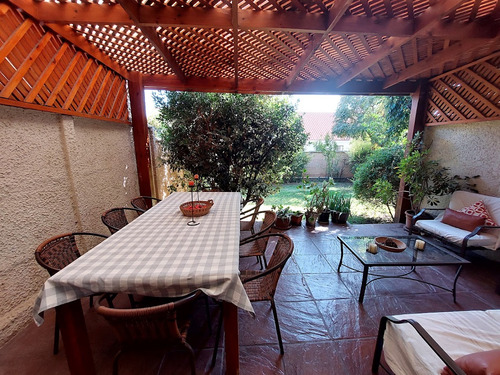 Excelente Casa En San Carlos De Apoquindo