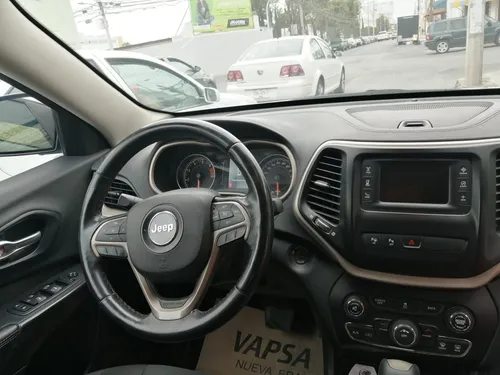 Jeep Cherokee LATITUD AT