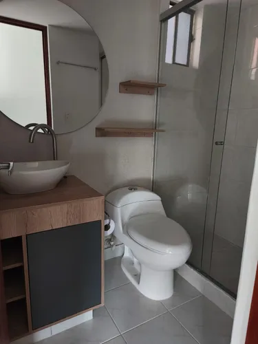 Vendo Apartamento Con Excelente Ubicación En La Parte Baja De La Loma De Los Bernal.