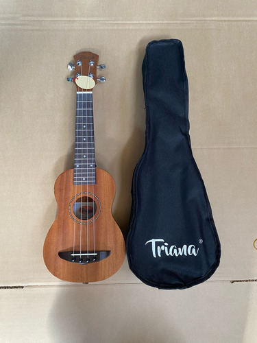 Ukelele Soprano Triana 07 Con Funda Marrón