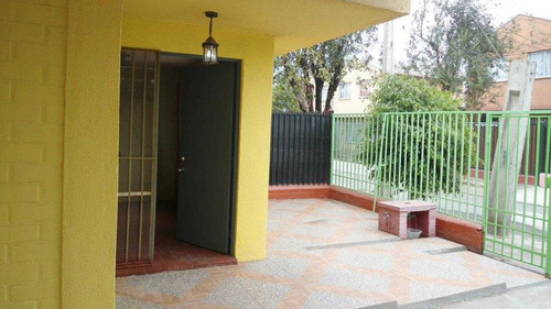 Imagen 1 de 16 de Casa De 2 Pisos En Pasaje Cerrado Maipú