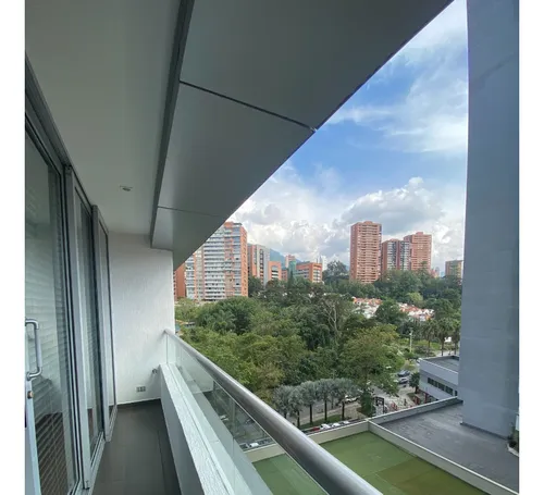 Se Alquila Aparta Estudio En El Poblado (diagonal Al Cc El Tesoro)