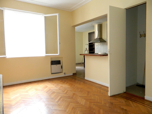Imagen 2 de 17 de Encantador Semipiso De 3 Ambientes En Edifcio De Estilo