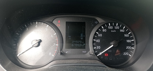 Imagen 7 de 9 de Nissan Np300 2019 2.4 Doble Cabina Se Aa Pack Seg Mt