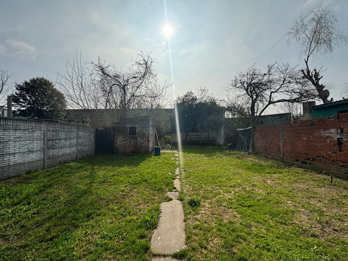 Casa En Venta - 4 Dormitorios 2 Baños - 688mts2 - La Plata