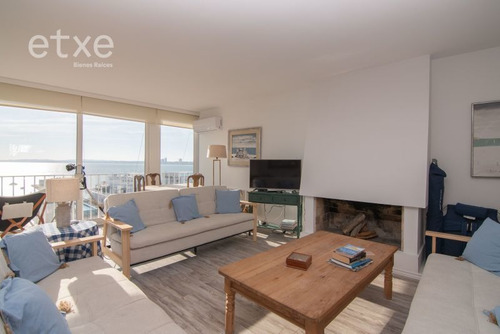 Apartamento En Venta De 3 Dormitorios En Puerto