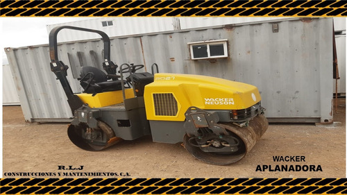Imagen 6 de 10 de Alquiler Retroexcavadora Retromartillo Tractor Payloder Mini