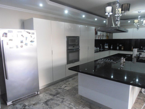 Casa De Lujo En Venta Urb San Jacinto Maracay Con Piscina Gimnasio Zona Exclusiva Negociable Kg:23-3908