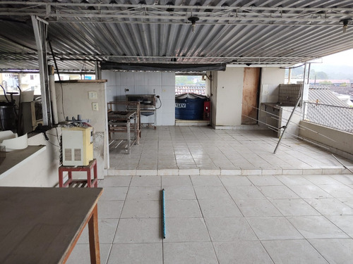 Casa Reformada Com Garagem E Quitinete Incluso Super Ventilada Com Salão Amplo