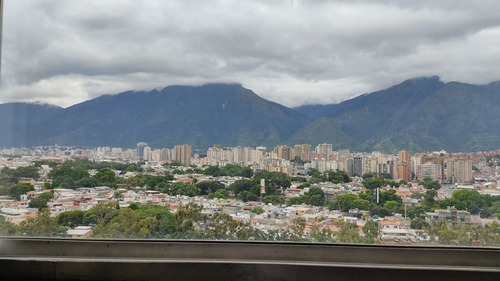 Se Alquila Amplio Espacio Para Galpón, Oficina, Deposito O Call Center Con Fabulosa Vista En Conocida Torre Empresarial De Macaracuay.