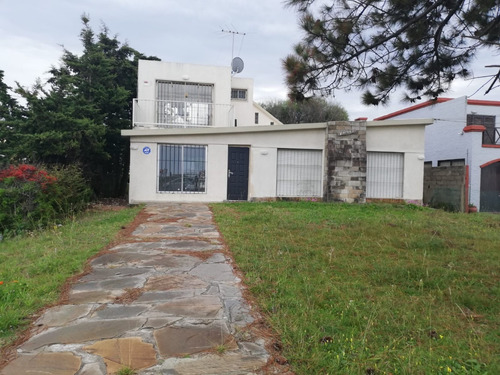 Frente Al Mar, Consulte