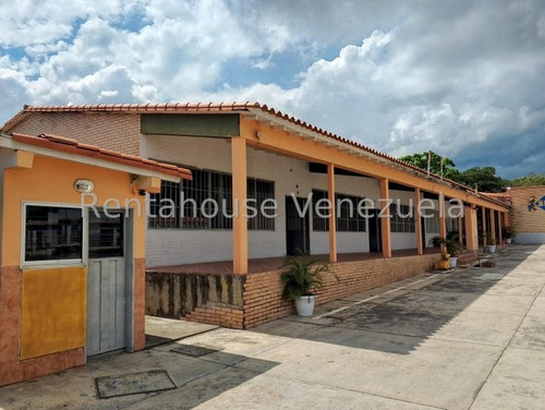 Rafael Gamarra Tu Asesor Inmobiliaro Alquila Comodo Y Amplio Local Comercial, En Plena Avenida Bolivar De Los Rastrojos. Amplio Estacionamiento, Alto Trafico Vehicular Y Peatonal. Baño Interno, Patio