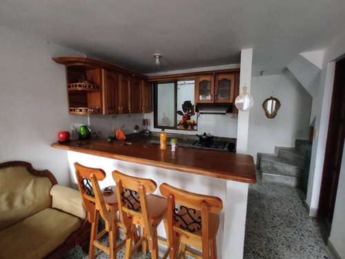 Imagen 6 de 28 de Casa Unifamiliar Con Apto Independiente En El Carmen 650 Millones