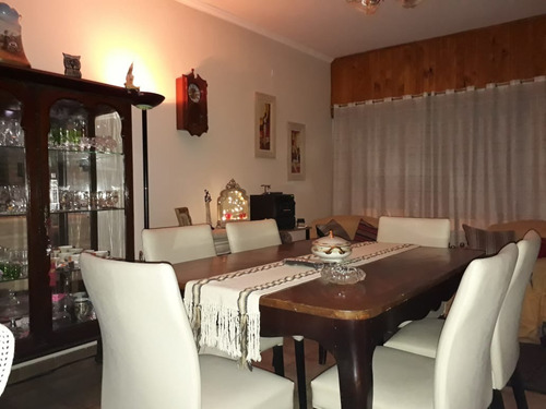 Imagen 2 de 11 de Casa De 4 Ambientes En Impecable Estado