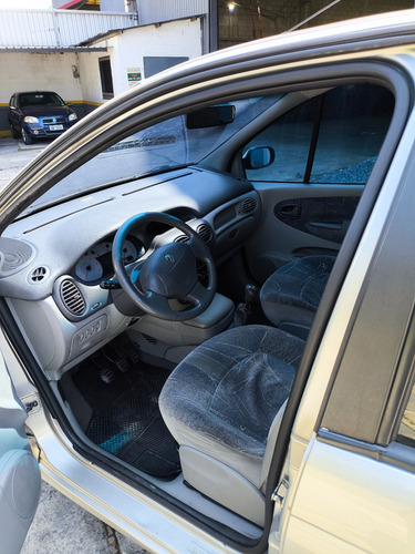 Renault Scenic 1.6 16v Expression Hi-flex 5p