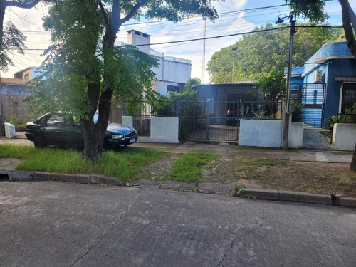 Vendo Casa De 3 Dorm , 2 Baños Y Garage Para 4 Autos A Una Cuadra De Grazón.