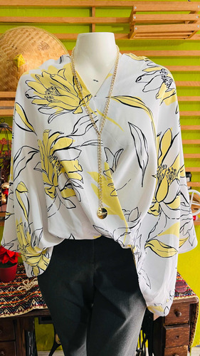 Blusa Holgada Con Flores