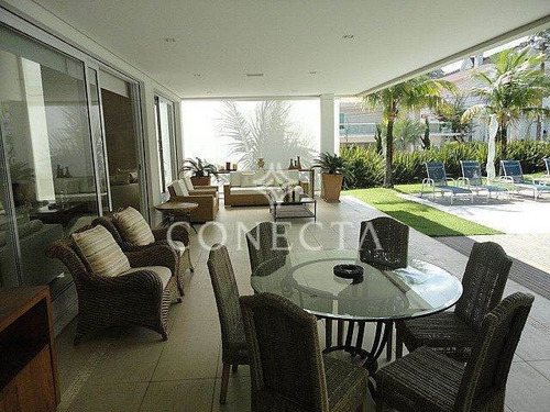 Imagem 18 de 27 de Tamboré 03 | Casa Alto Padrão | Venda | Fino Acabamento | Imenso Quintal Gramado - Cnc1282