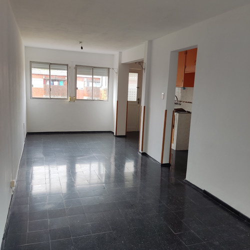 Apartamento 2 Dormitorios Impecable Pronto Para Ocupar 