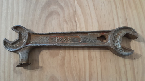 Antiguo Llave Fija P228 Hierro Con Martillo (Usado)