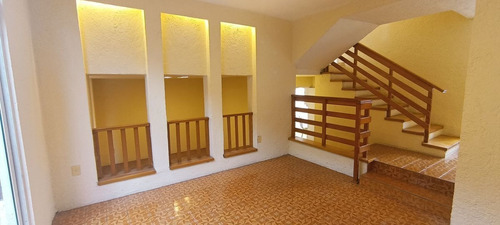 Imagen 1 de 30 de Cálida Y Amplia Casa En Venta - Condominio Privado En Cuajim