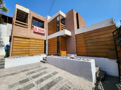 Hermosa Casa En Venta, Sector Sur Iquique