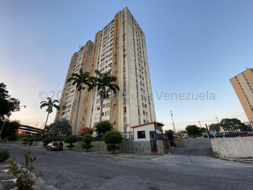 Apartamento En Venta En Las Trinitarias Barquisimeto Excelente Ubicación, Hermosa Cocina Equipada, 3 Habitaciones Con Aire Acondicionado, 1 Baño, Lavadora- Secadora, Calentador Gabriela C. 