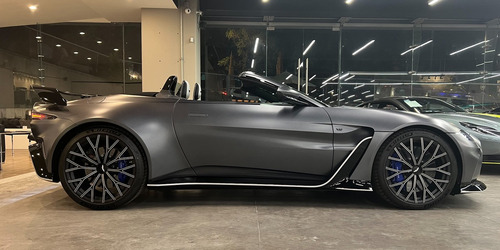 Aston Martin V12 Vantage Roadster 2023