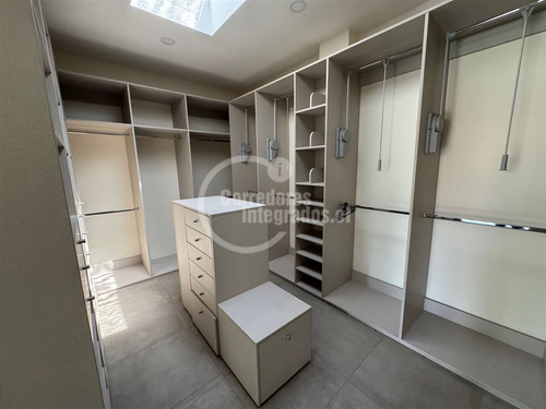 Casa En Venta De 7 Dorm. En Las Condes