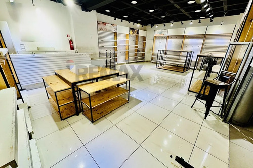 Cc Apumanque Lugar Comercial.