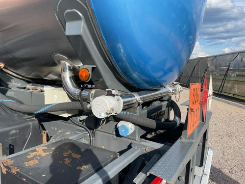 Volvo Vm 330 8x2 Com Tanque Inox Ano 20