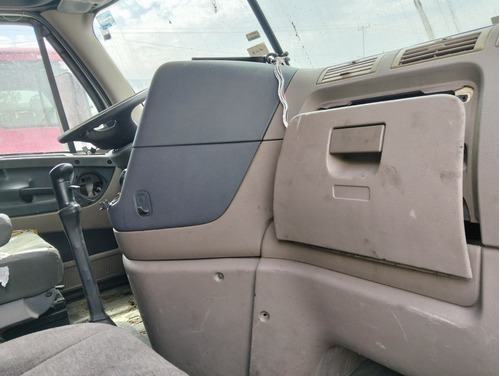Camion Freightliner Cascadia Motor Amarrado
