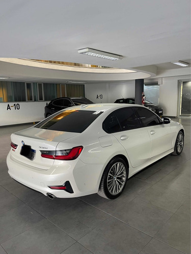 Imagen 5 de 8 de Bmw Serie 3 2019 3.0 330i Sedan Sport Line Shadow