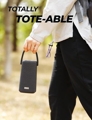 Parlante Tribit STORMBOX PRO portátil con bluetooth waterproof negro 220V