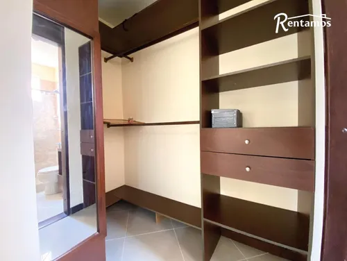 Casa En Arriendo En Loma Del Escobero. Cod A11426