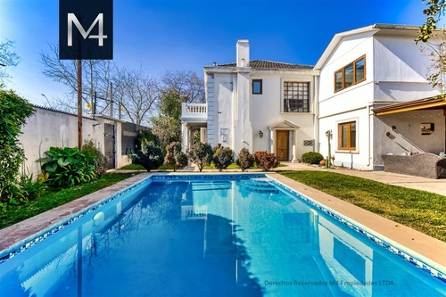 Impresionante Casa Estilo Francés