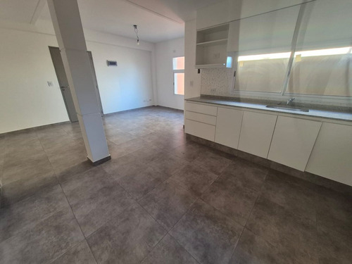 Venta Depto Tres Amb En Caseros. A Estrenar.