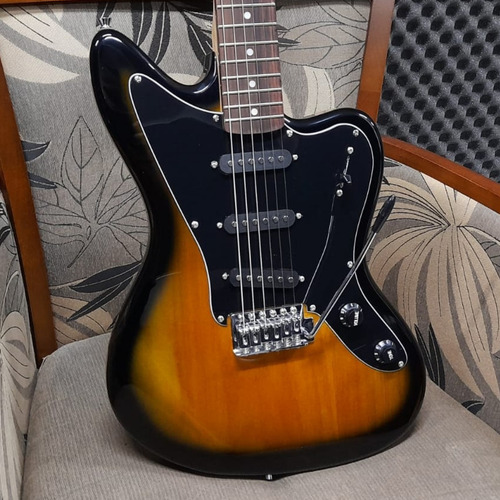 Imagem 3 de 8 de Guitarra Jaguar Jay Turser Tobacco Sunburst Estilo Fender