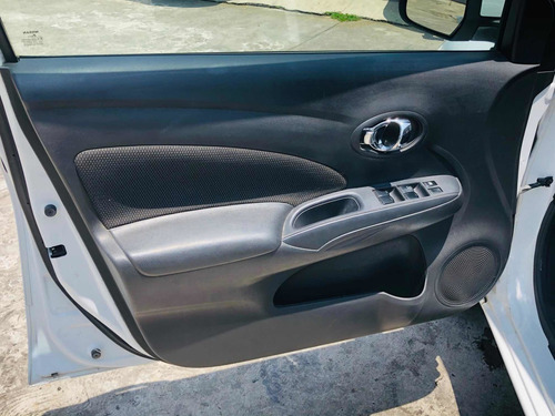 Imagen 12 de 12 de Nissan Versa 2012 1.6 Advance 5vel Mt