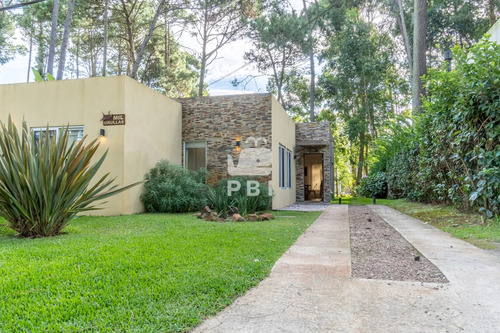 Casa En Venta En Solanas Country, Punta Ballena - Ref : Pbi14629