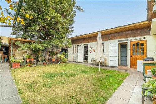 Casa En Venta De 5 Dorm. En Macul