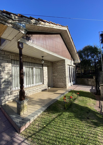 Venta | Casa De 3 Ambientes | 2 Viviendas En Block A Reciclar | En Lo Mejor De Constitucion |