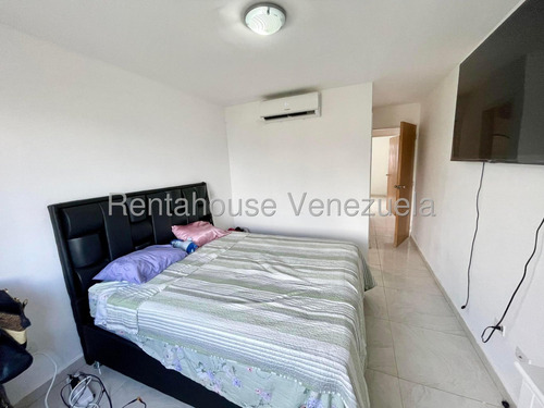 María Valera Vende Hermosa Casa En La Ensenada.
